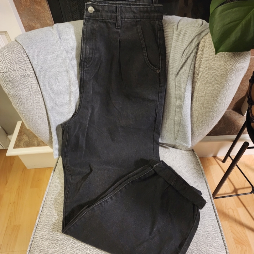 Balloon leg black jeans